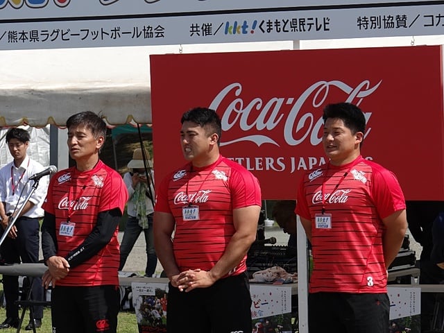 左からコカ・コーラレッドスパークスの向井昭吾HC　田中智広選手　中村篤郎選手