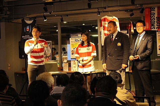 左から司会の大鶴氏、ゲストの栗原めぐみさん、林敏之氏、松瀬学氏