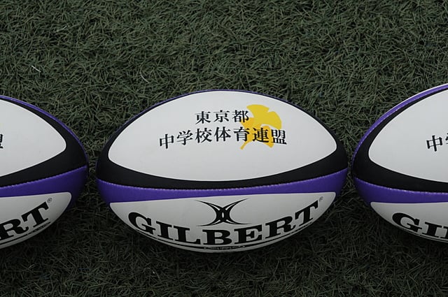 東京都中学校体育連盟から贈呈されたボール