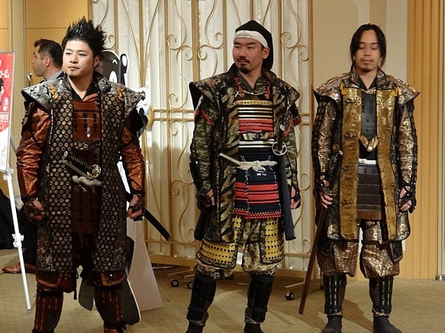来場者を出迎える熊本城おもてなし武将隊