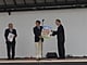 製菓事業部長の時澤哲夫様(右)より永野県協会理事長にラグビーせんべいの目録が贈呈